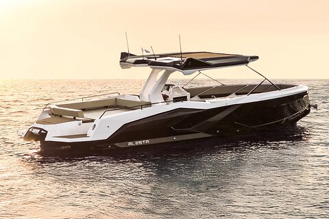 Milos: Small Group Yacht Tour—Kleftiko Sarakiniko Poliegos