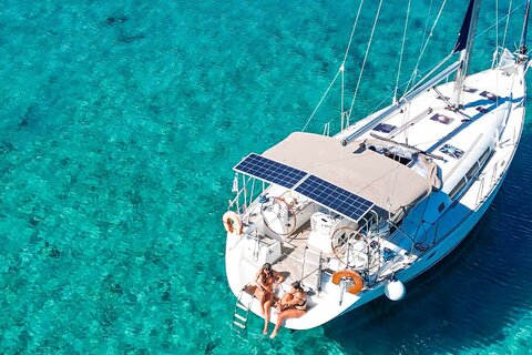 Daily cruises to Dia Island with All -Inclusive Meal and drinks
