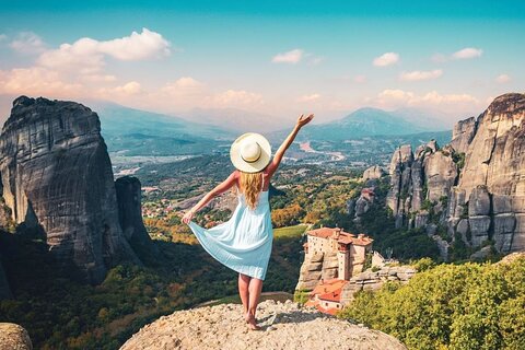 Athens: Meteora Monasteries, Caves & Coastal Stopovers with Lunch