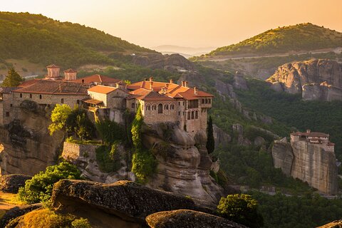 Meteora: Monasteries Tour with Lunch and Athens Transfer Option