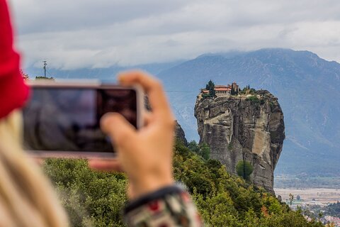Meteora Monasteries Half-Day Small Group Tour with Transport